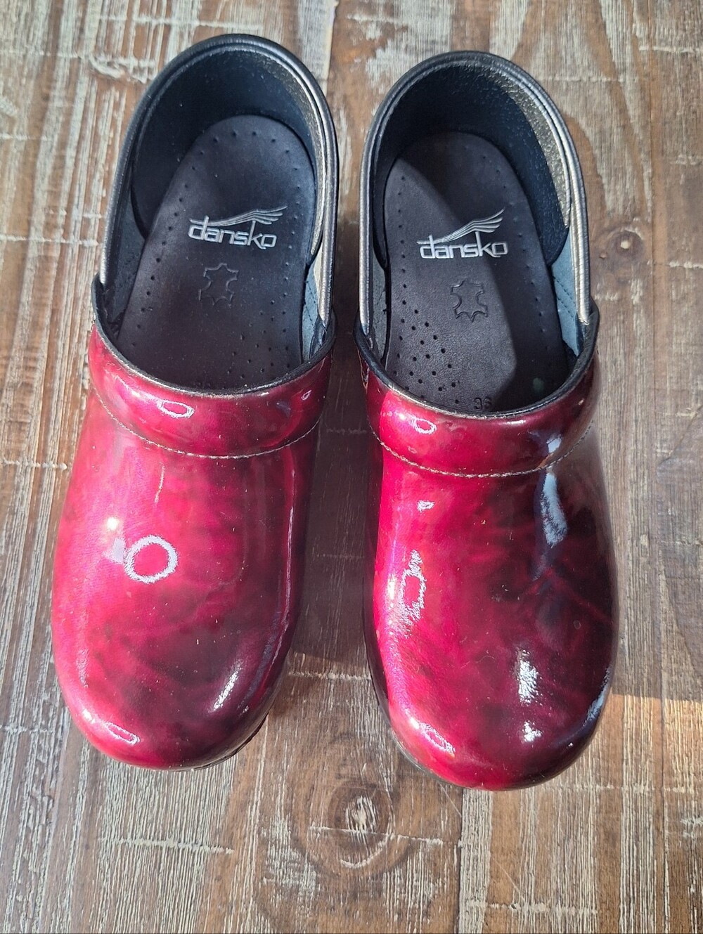 Dansko Womens 36 Red Shiny Clogs Size 5.5-6 USA Slip On Nurse Shoe Nwot